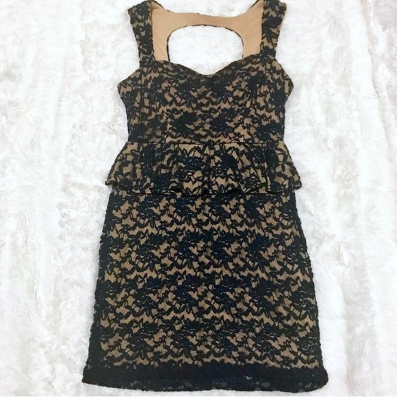 Dresses & Skirts - Peplum navy lace dress with open back